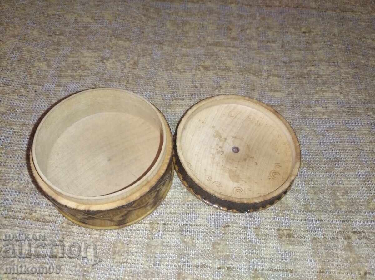 Ένα ξύλινο κουτί με τιμή 15.00 BGN | € 7.67