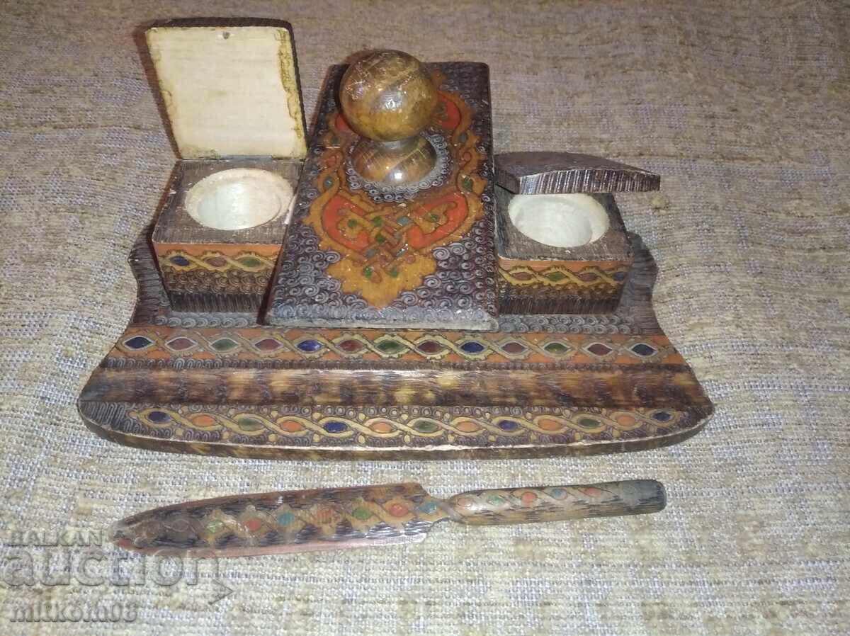 Ξύλινο μελανοδοχείο με τιμή 90.00 BGN | € 46.02