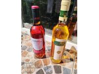 Două sticle de vin vechi