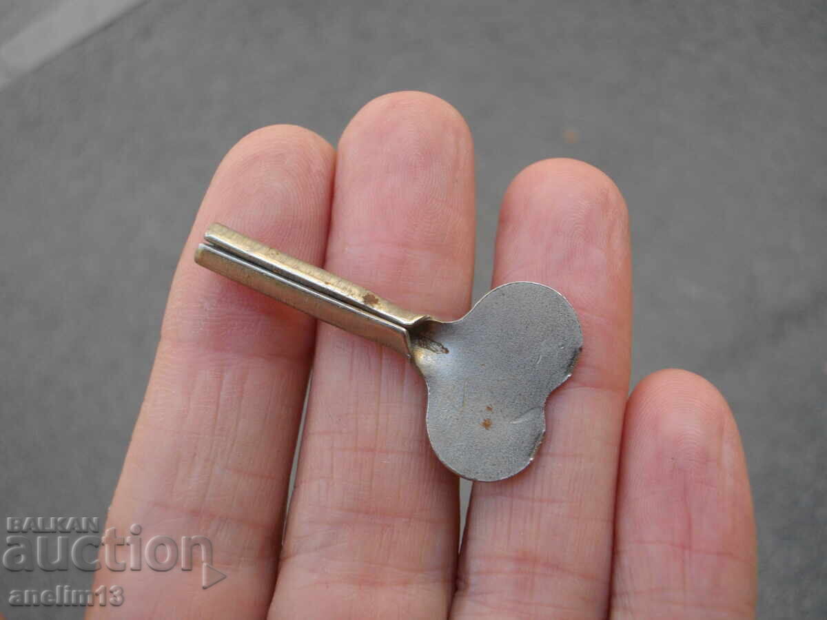 OLD KEY KEY FOR MECHANICAL TOY OR CLOCK with price 25.00 BGN | € 12.78 OLD KEY KEY FOR MECHANICAL TOY OR CLOCK with price 25.00 BGN | € 12.78