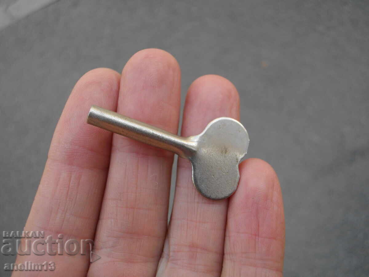 OLD KEY KEY FOR MECHANICAL TOY OR CLOCK OLD KEY KEY FOR MECHANICAL TOY OR CLOCK