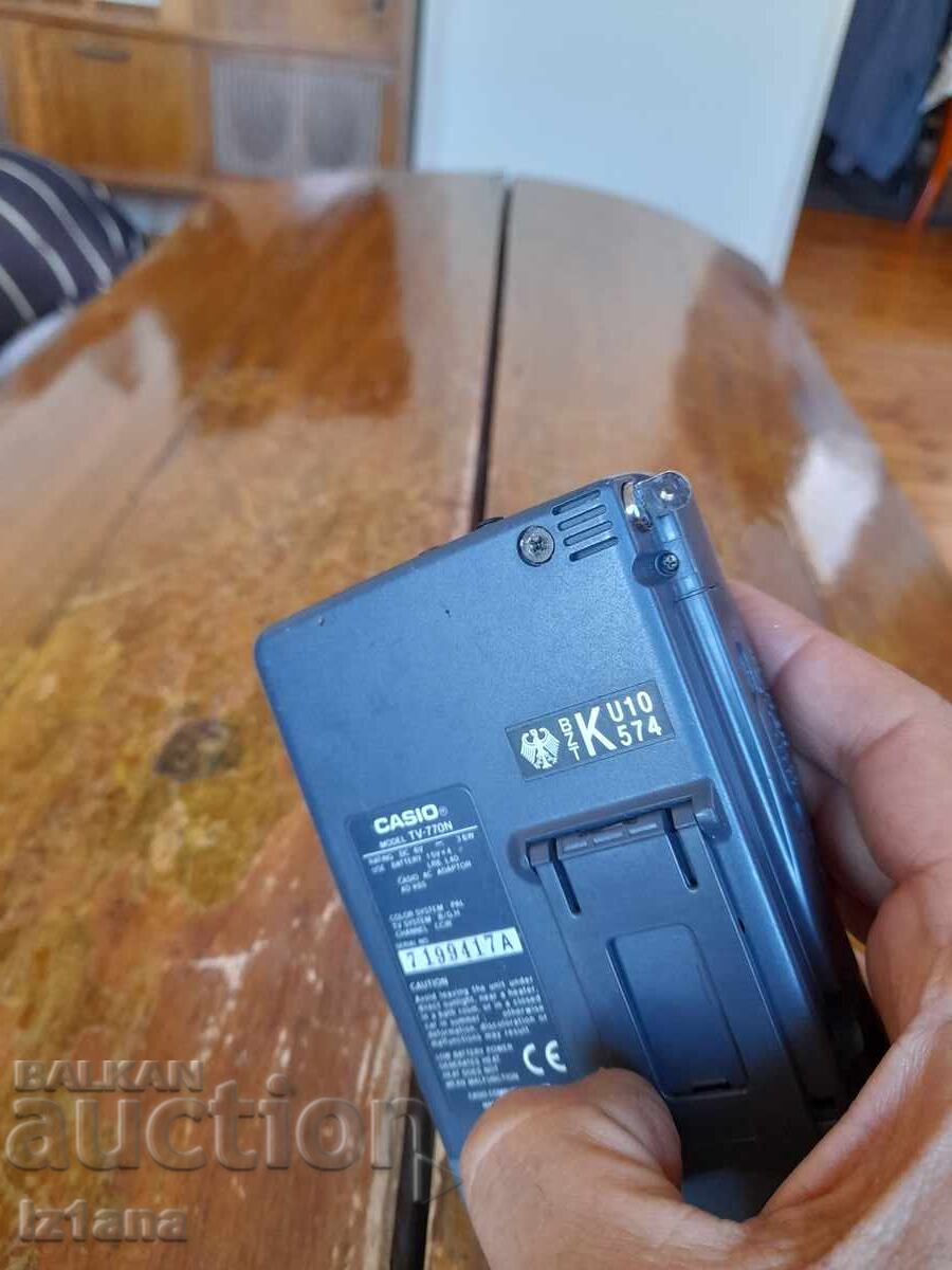 Old portable Casio TV-770 television - 5