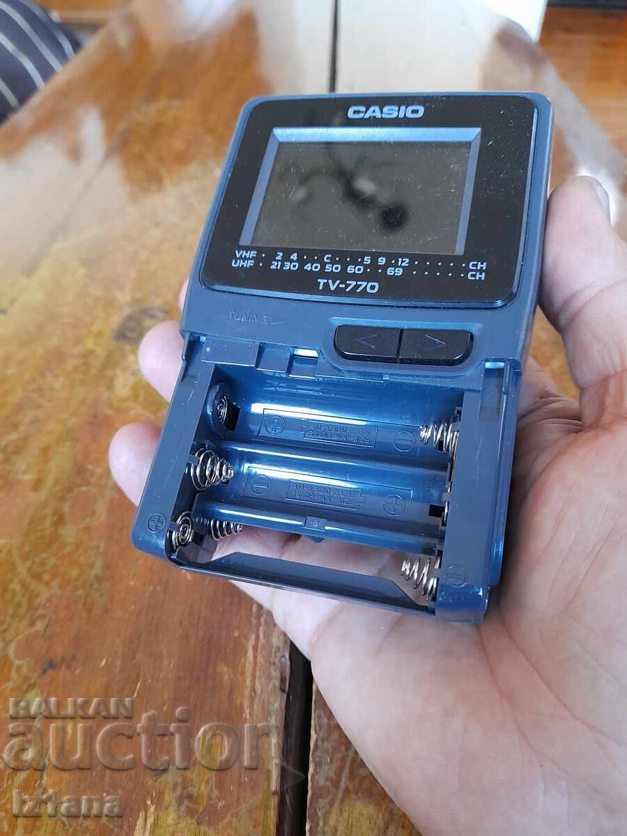 Old portable Casio TV-770 television - 6