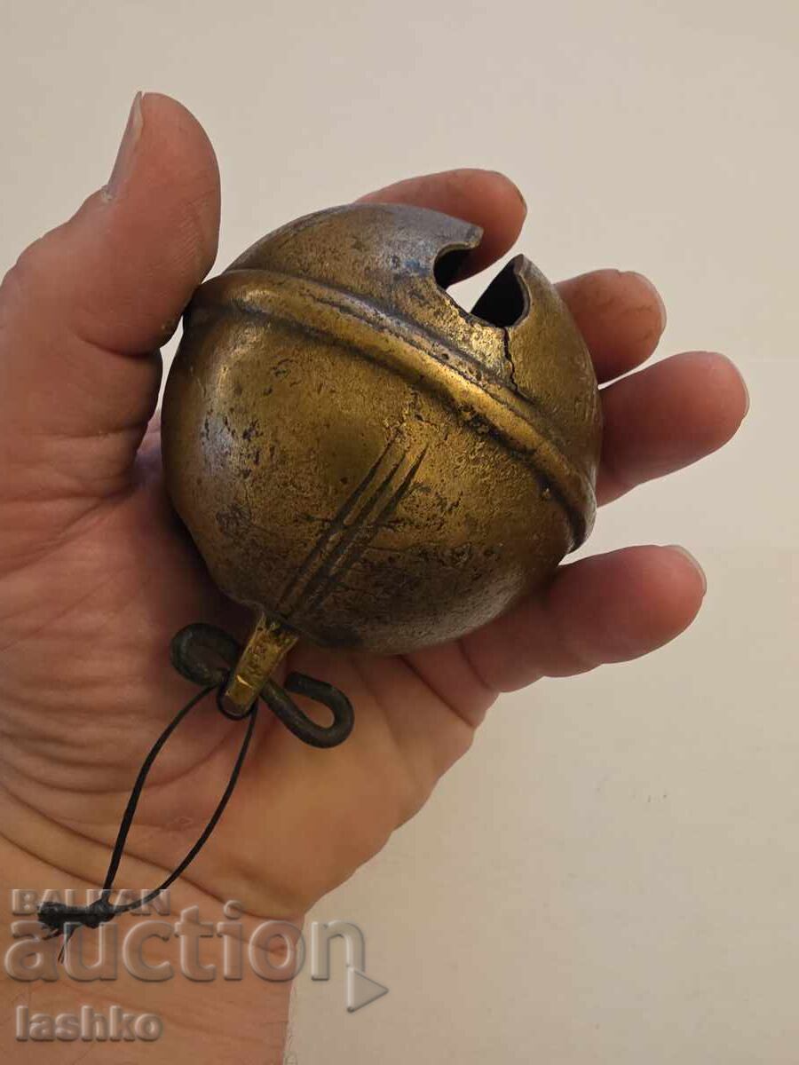 Παράδοση Μεγάλο στρογγυλό κουδούνι, κουδούνι, καμπάνα