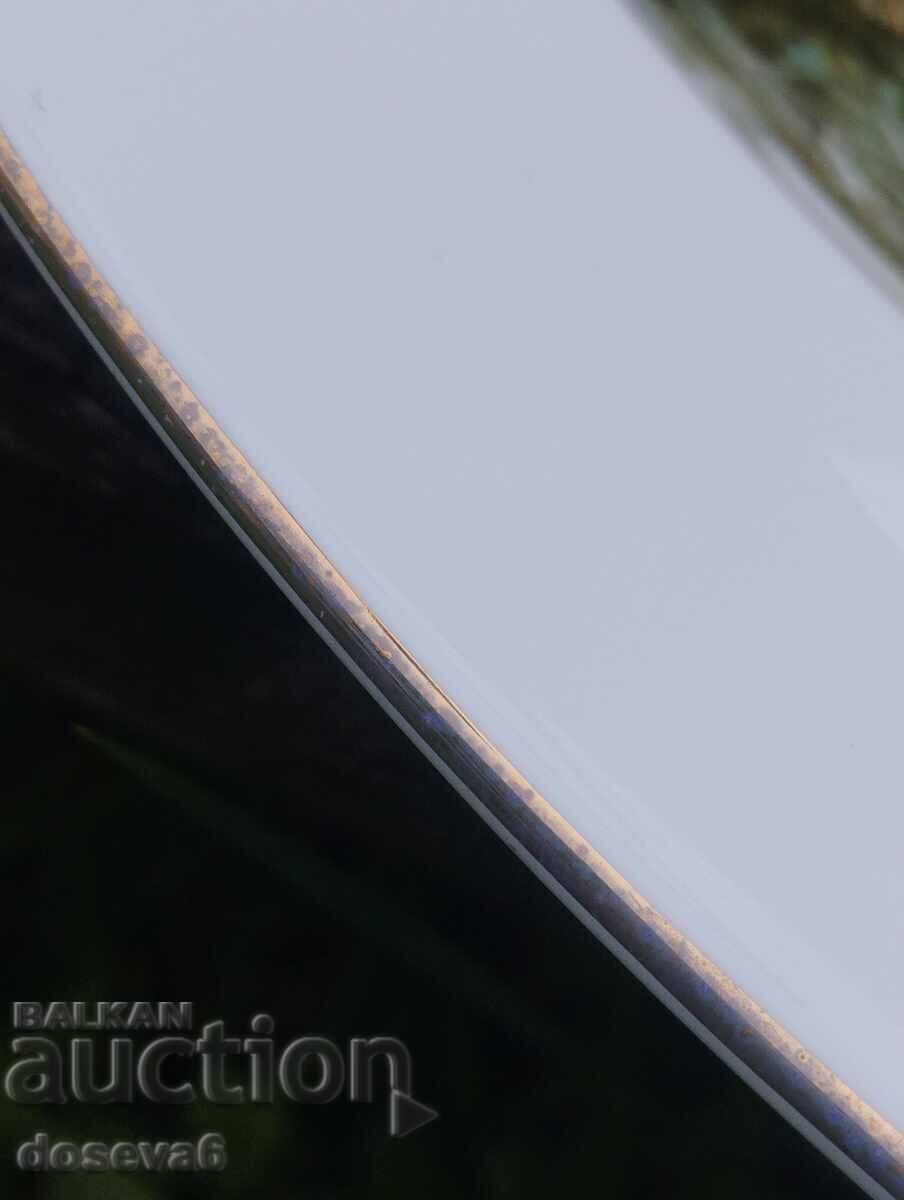 Auction Oval platter with hunting scene. Slight wear from edge Auction Oval platter with hunting scene. Slight wear from edge