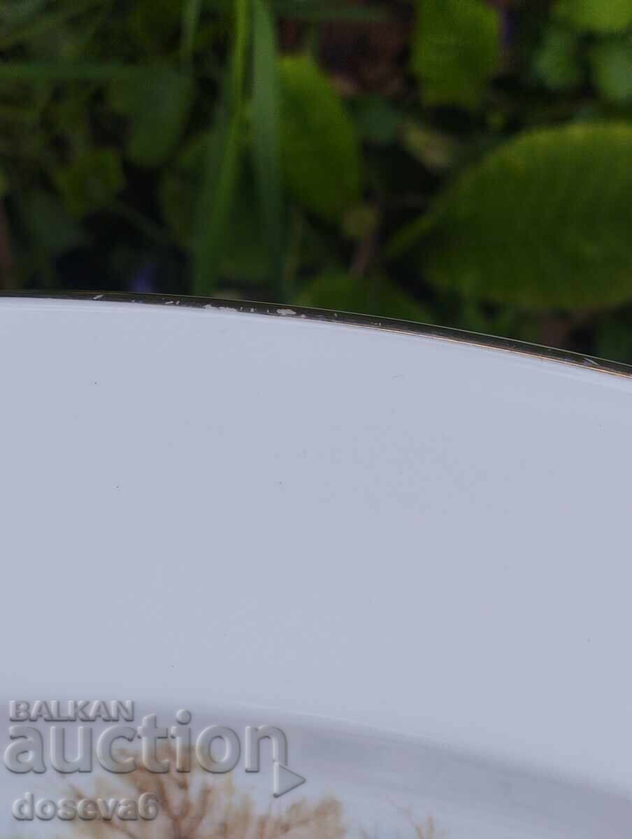 Delivery of Oval platter with hunting scene. Slight wear from edge Delivery of Oval platter with hunting scene. Slight wear from edge