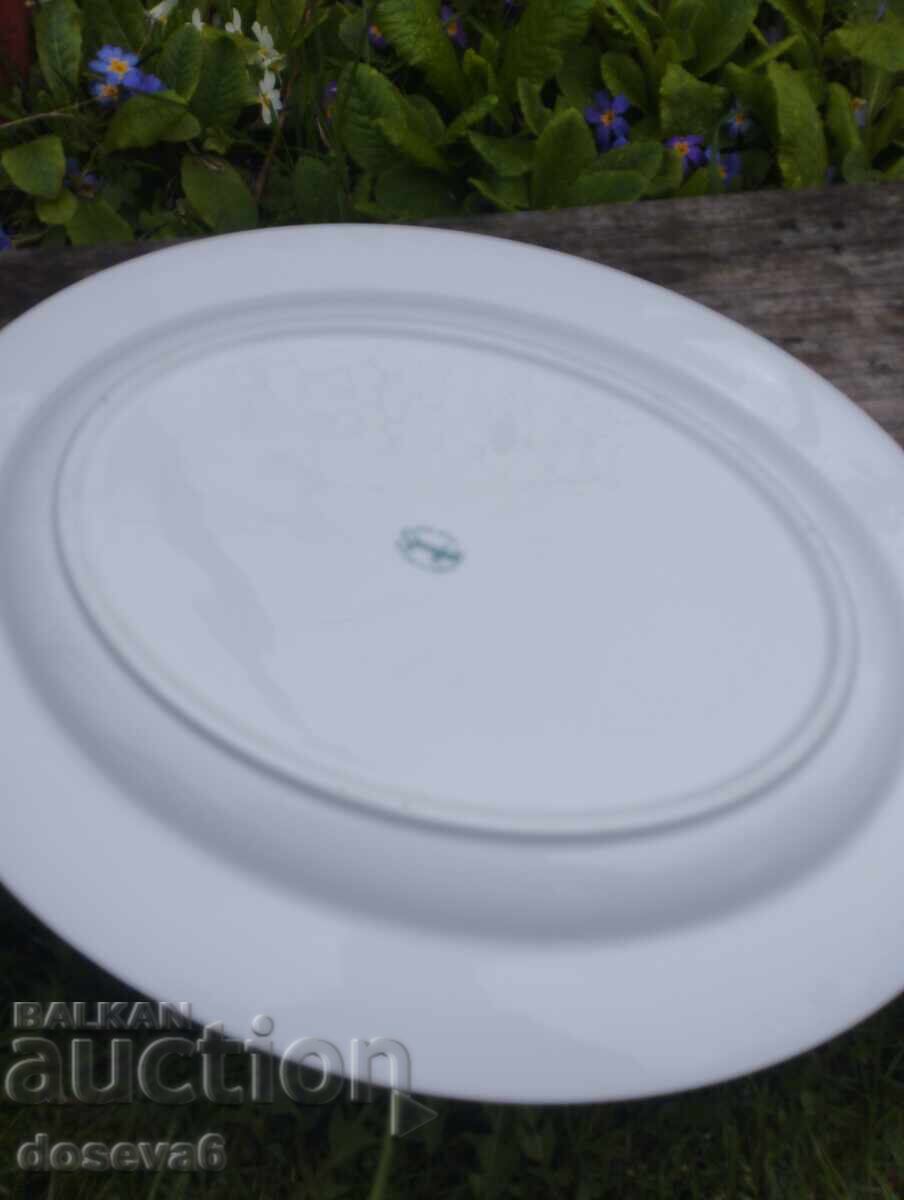 Oval platter with hunting scene. Slight wear from edge - 6 Oval platter with hunting scene. Slight wear from edge - 6