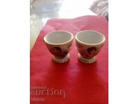 Cești vechi, suporturi pentru ouă