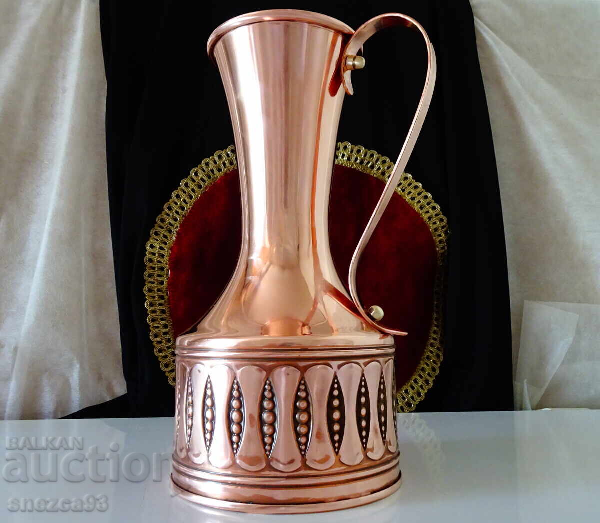 Δημοπρασία Χάλκινη κανάτα 2 λίτρων, καθαρό κόκκινο μέλι, ανάγλυφο