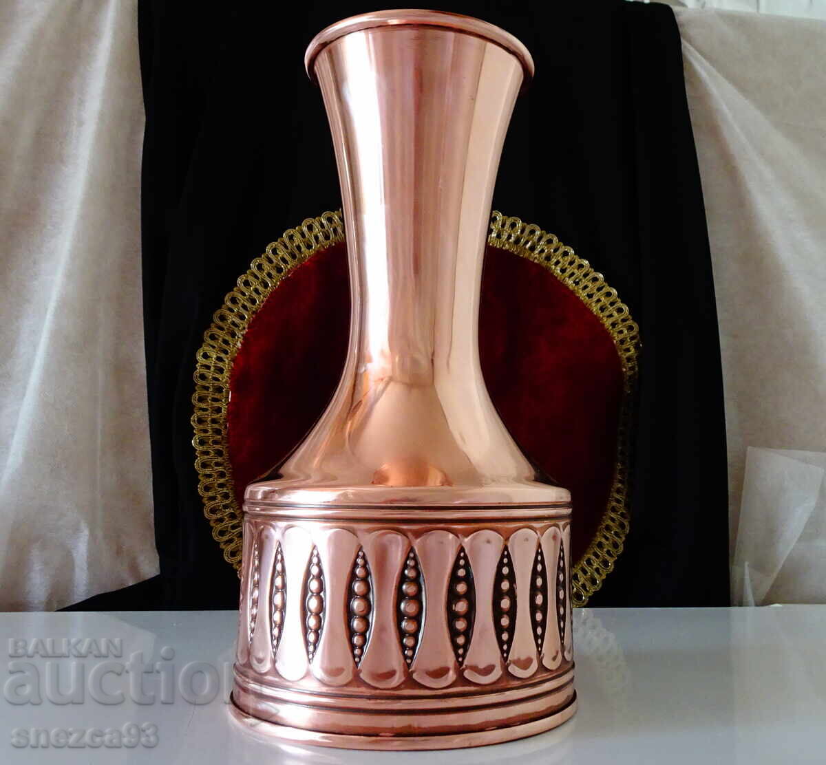 Παράδοση Χάλκινη κανάτα 2 λίτρων, καθαρό κόκκινο μέλι, ανάγλυφο