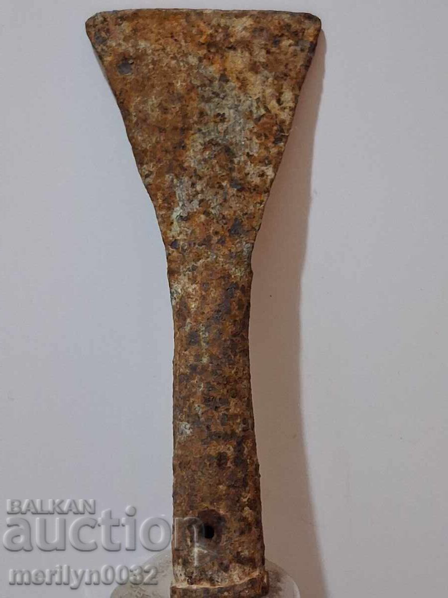 Παλιό μεταλλικό εργαλείο τσεκούρι γκριγκά γκριγκά ξέστρα τσάπα