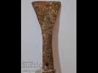 Vechi instrument metalic, greblă, răzuitoare, sapă