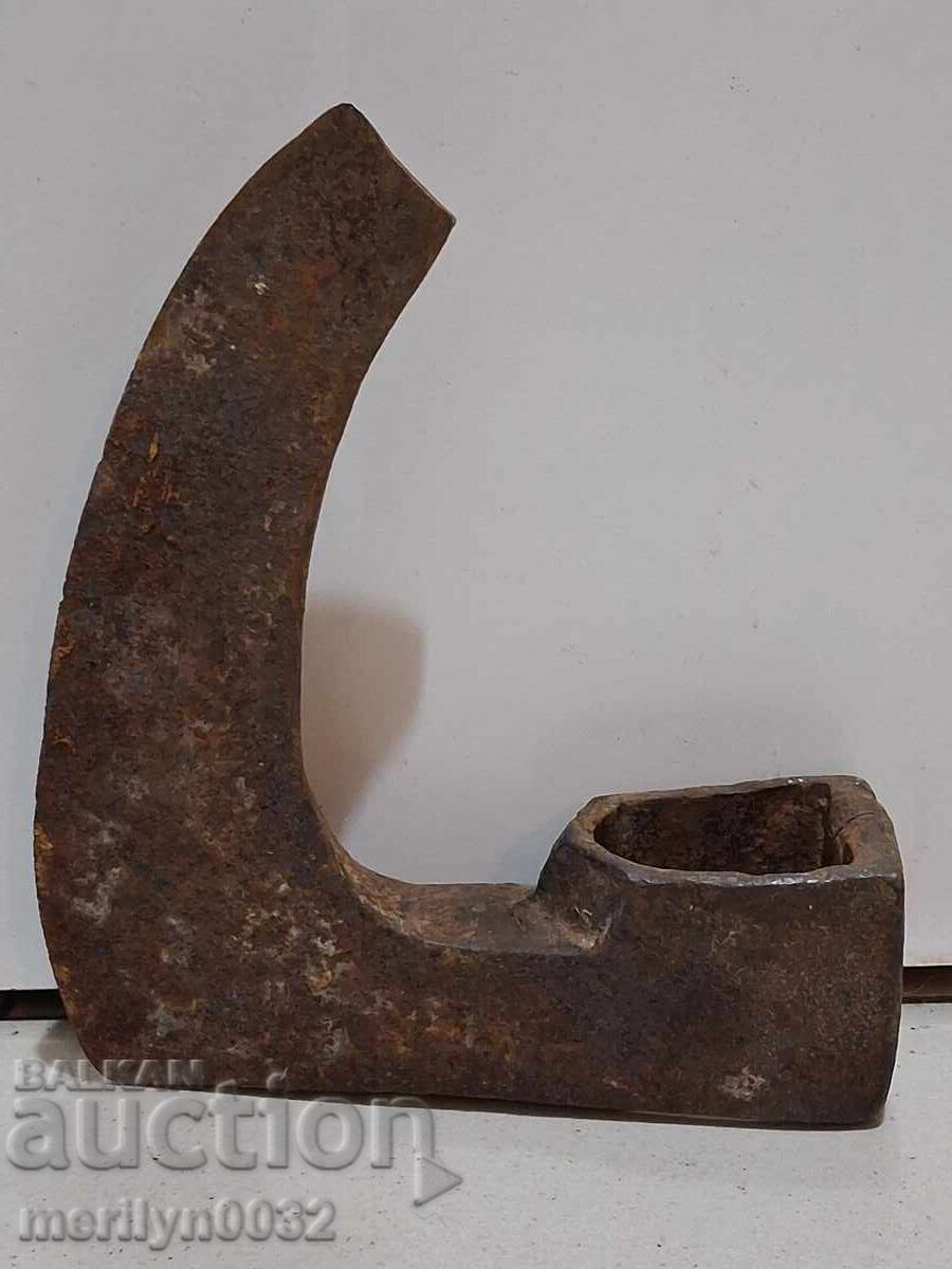 Παράδοση Παλιό εργαλείο τσεκούρι σφυρήλατο σίδερο