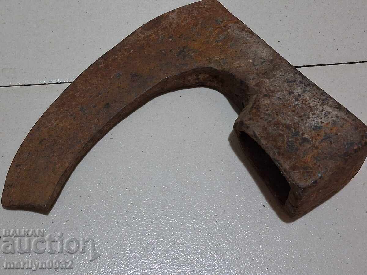 Παλιό εργαλείο τσεκούρι σφυρήλατο σίδερο