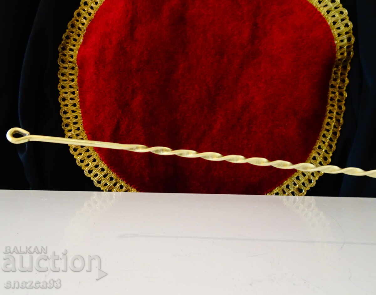 Delivery of Bronze candle snuffer 26 cm, embossed Delivery of Bronze candle snuffer 26 cm, embossed