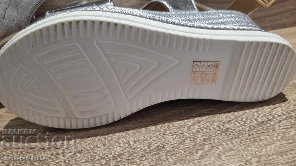 Auction  Sandals, size 37