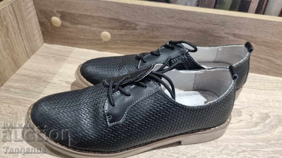 Auction  Women's shoes 37