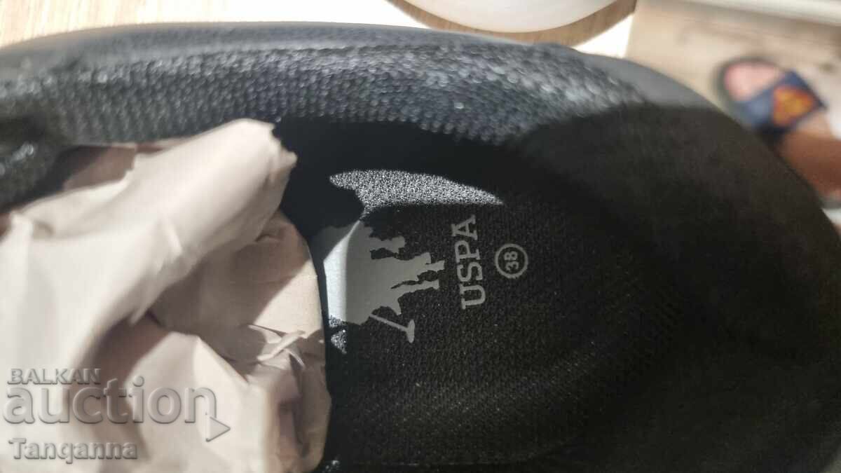 Delivery of Running shoes polo Delivery of Running shoes polo