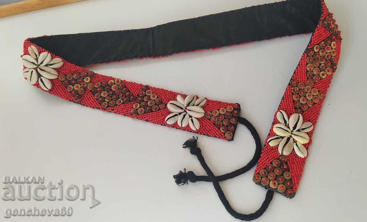 Licitație Centură vintage cu mărgele roșii coral Licitație Centură vintage cu mărgele roșii coral
