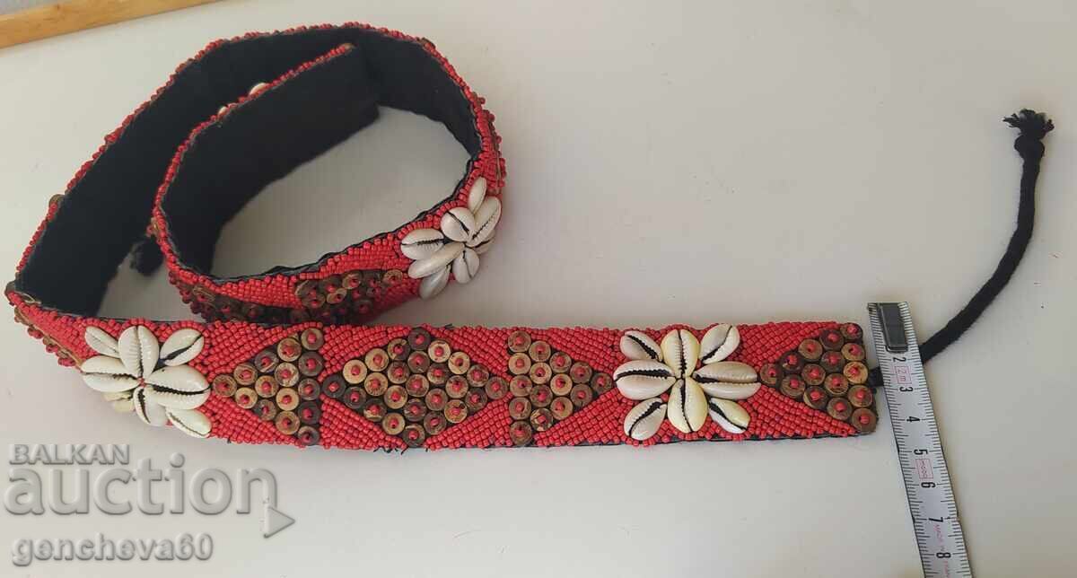 Livrarea Centură vintage cu mărgele roșii coral