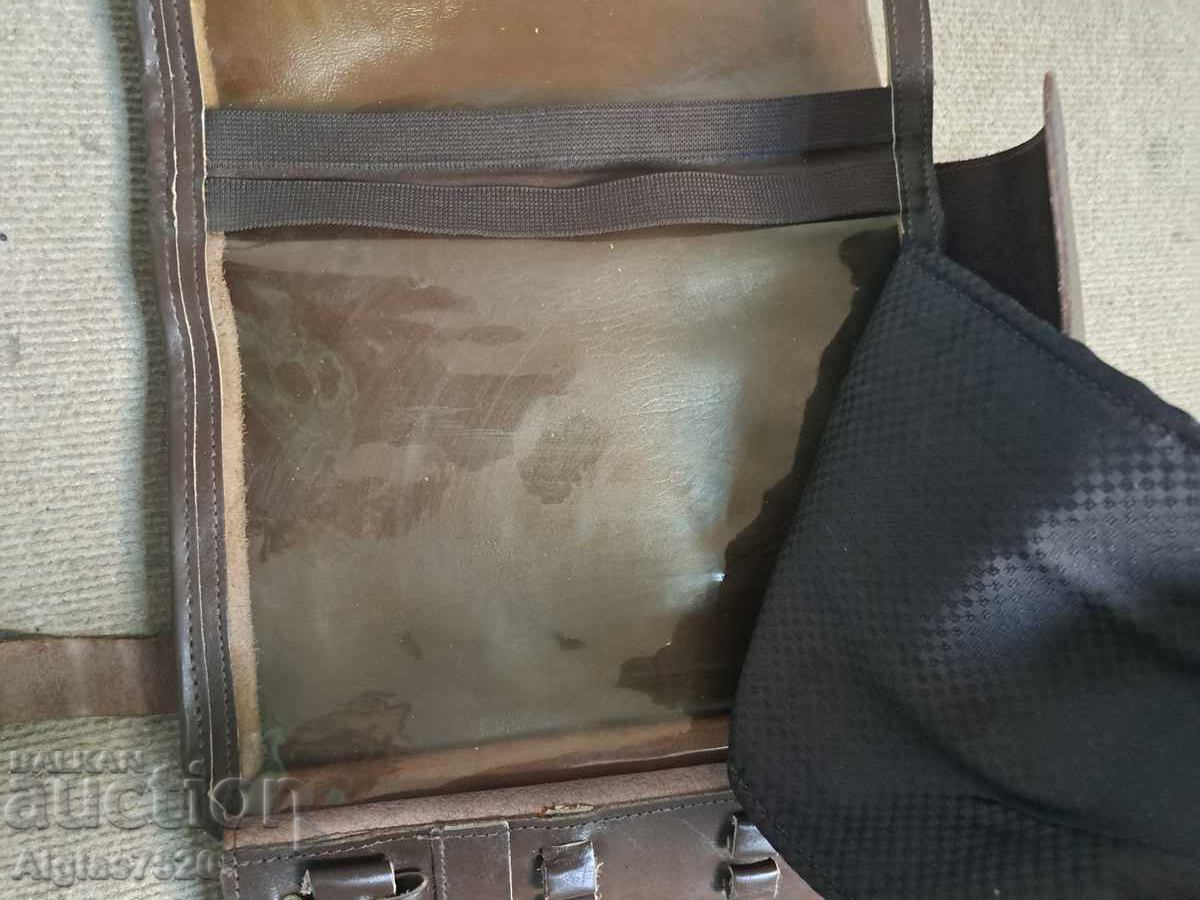 Офицерска кожена чанта/ планшета/ с цена 30.00 лв. | € 15.34 Офицерска кожена чанта/ планшета/ с цена 30.00 лв. | € 15.34