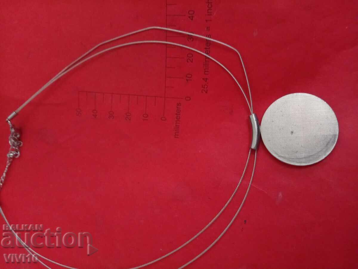 Colier vechi cu email cu preț 40.00 BGN | € 20.45