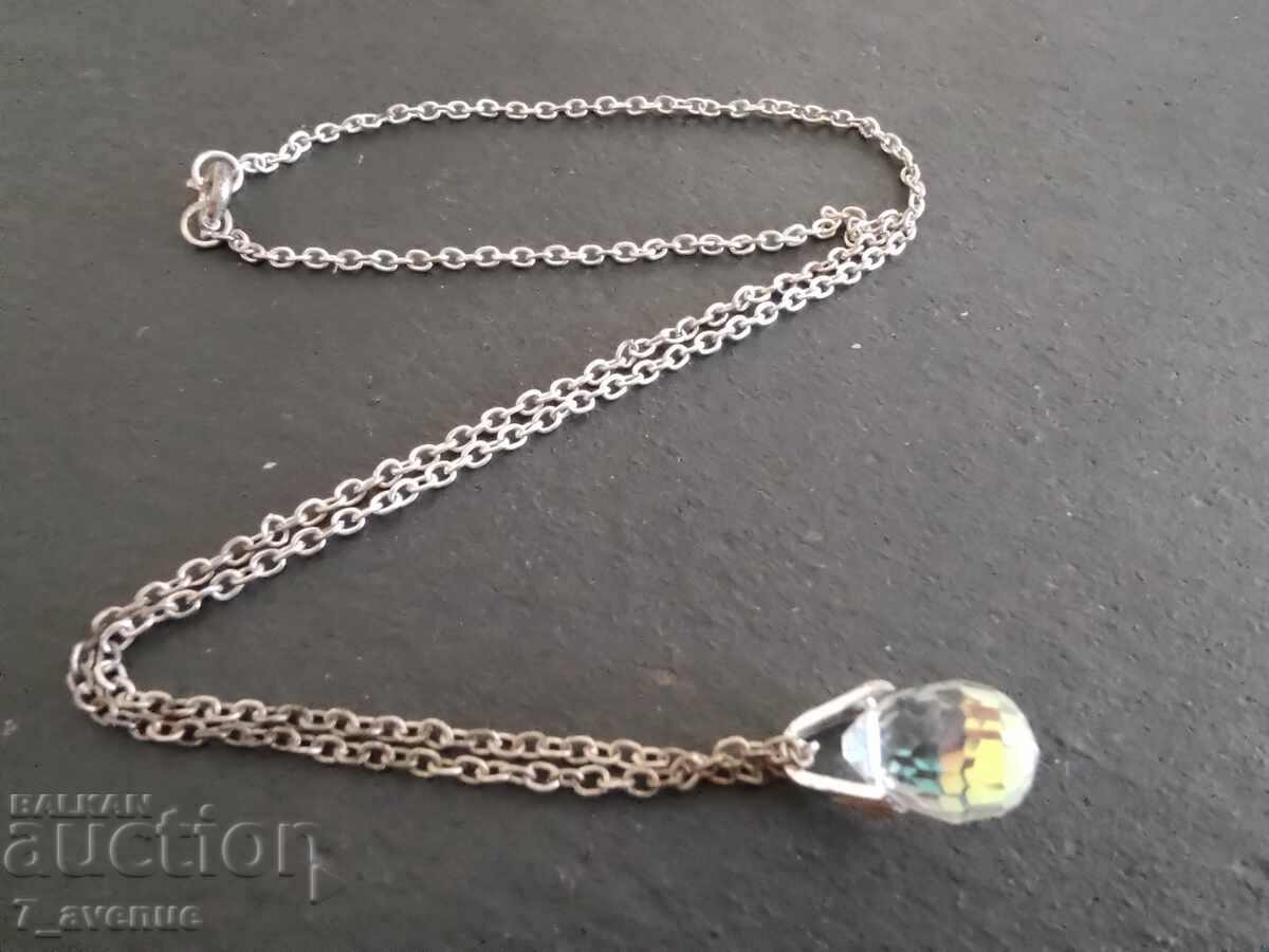 Colier cu pandantiv interesant 22.08.25 cu preț 29.00 BGN | € 14.83