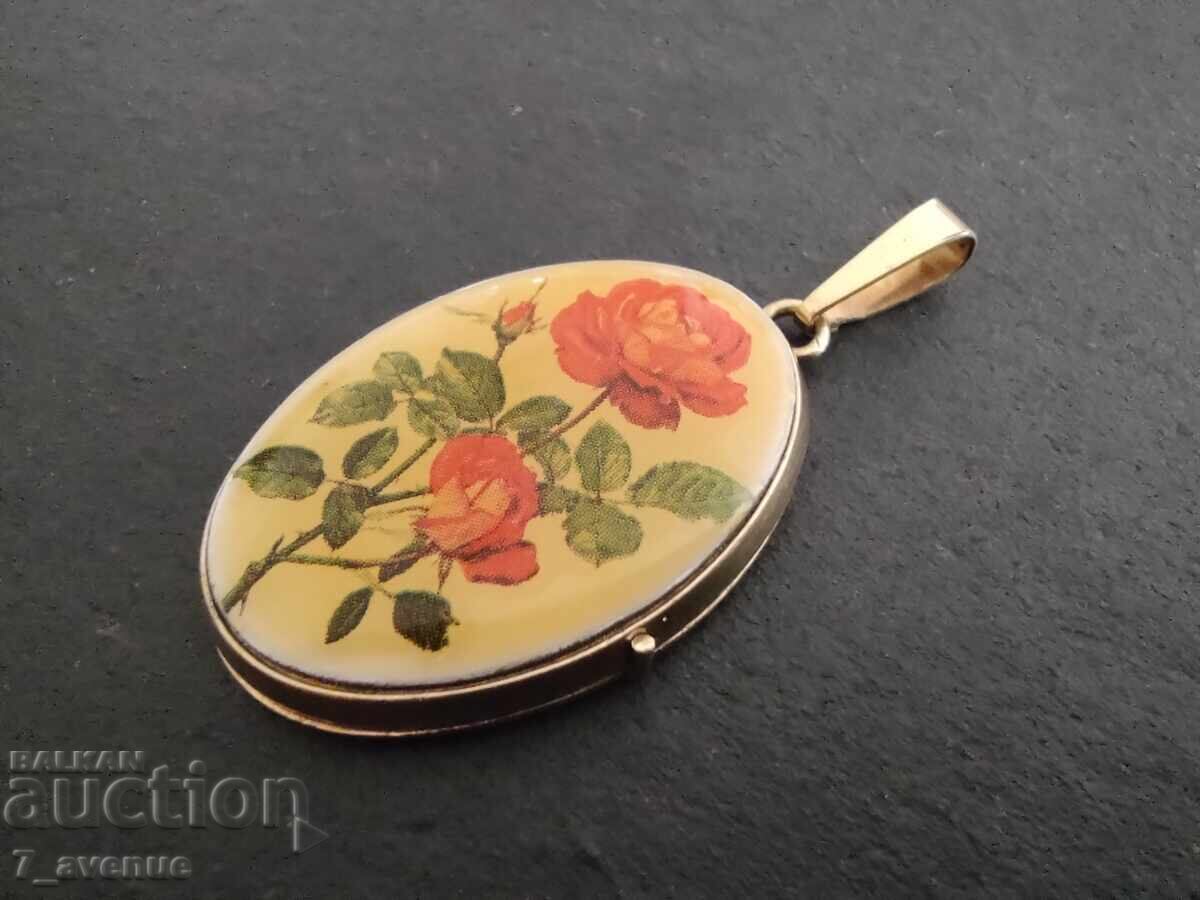 Medalion flori duble, ștanță, se deschide 22.08.25 cu preț 69.00 BGN | € 35.28