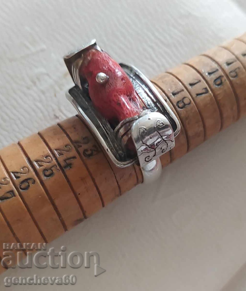 Δημοπρασία Υπέροχο ασημένιο δαχτυλίδι με κόκκινο κοράλλι/αυτοσχέδιο