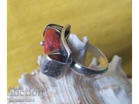 Υπέροχο ασημένιο δαχτυλίδι με κόκκινο κοράλλι