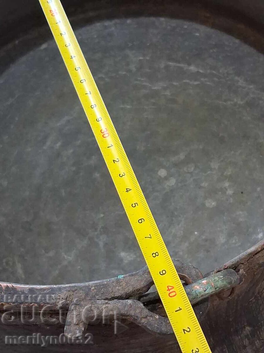 Livrarea Harania veche, vas de cupru, ceaun mare, cupru, praf Livrarea Harania veche, vas de cupru, ceaun mare, cupru, praf