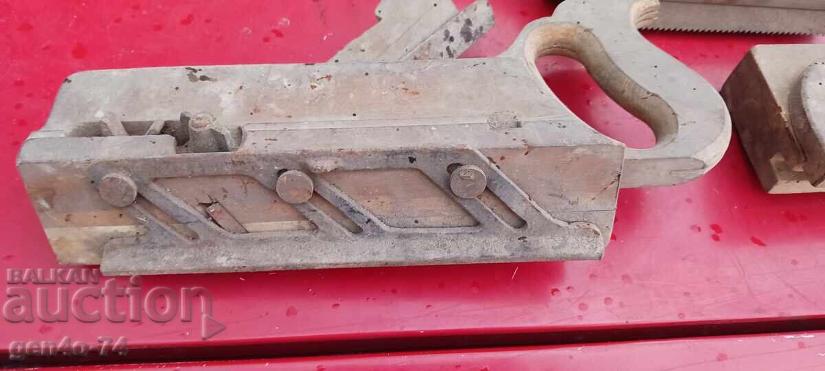 Old woodworking tools with price 100.00 BGN | € 51.13 Old woodworking tools with price 100.00 BGN | € 51.13