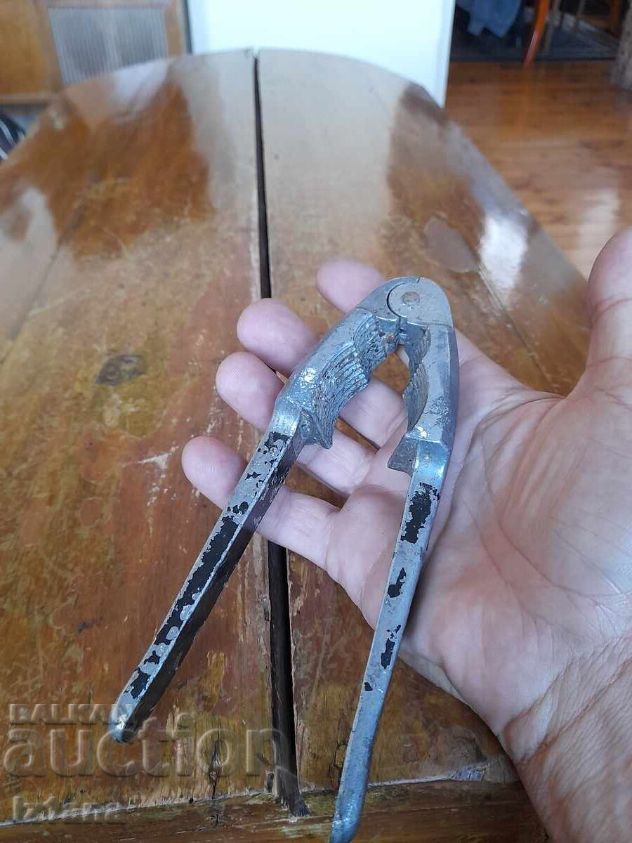 Old nutcracker with price 22.00 BGN | € 11.25 Old nutcracker with price 22.00 BGN | € 11.25