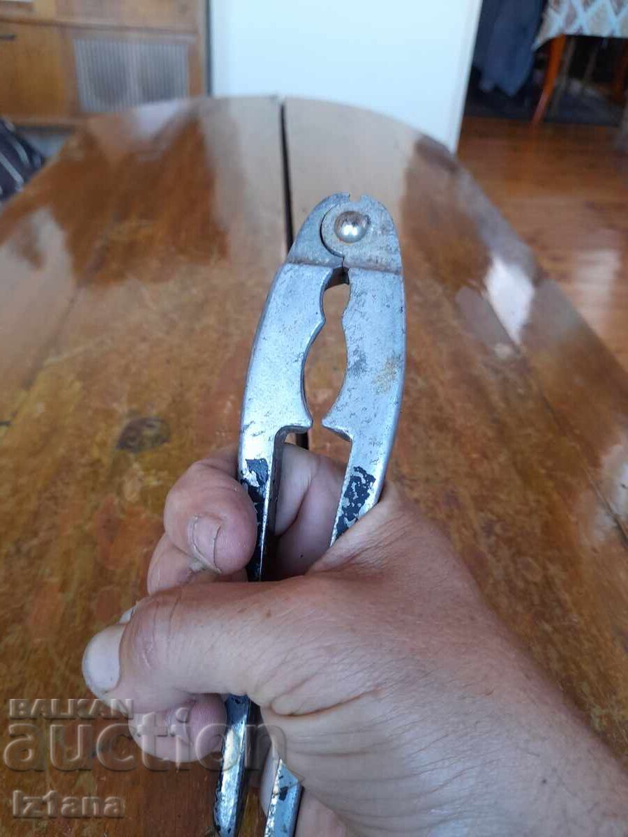 Delivery of Old nutcracker Delivery of Old nutcracker