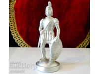 Statuetă veche, figurină soldat roman, legionar cu cască, platoșă