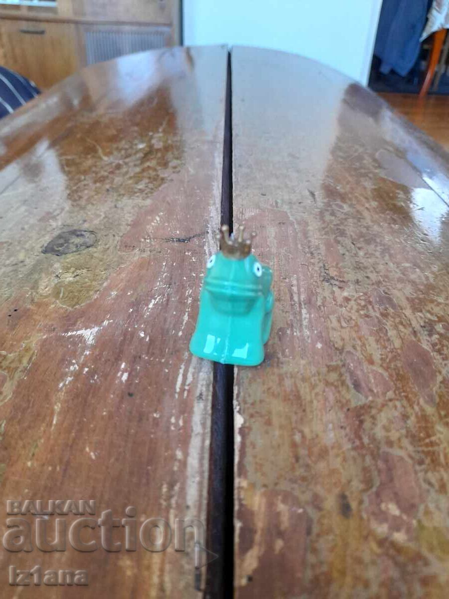 Ascuțitoare veche Broască cu preț 16.00 BGN | € 8.18