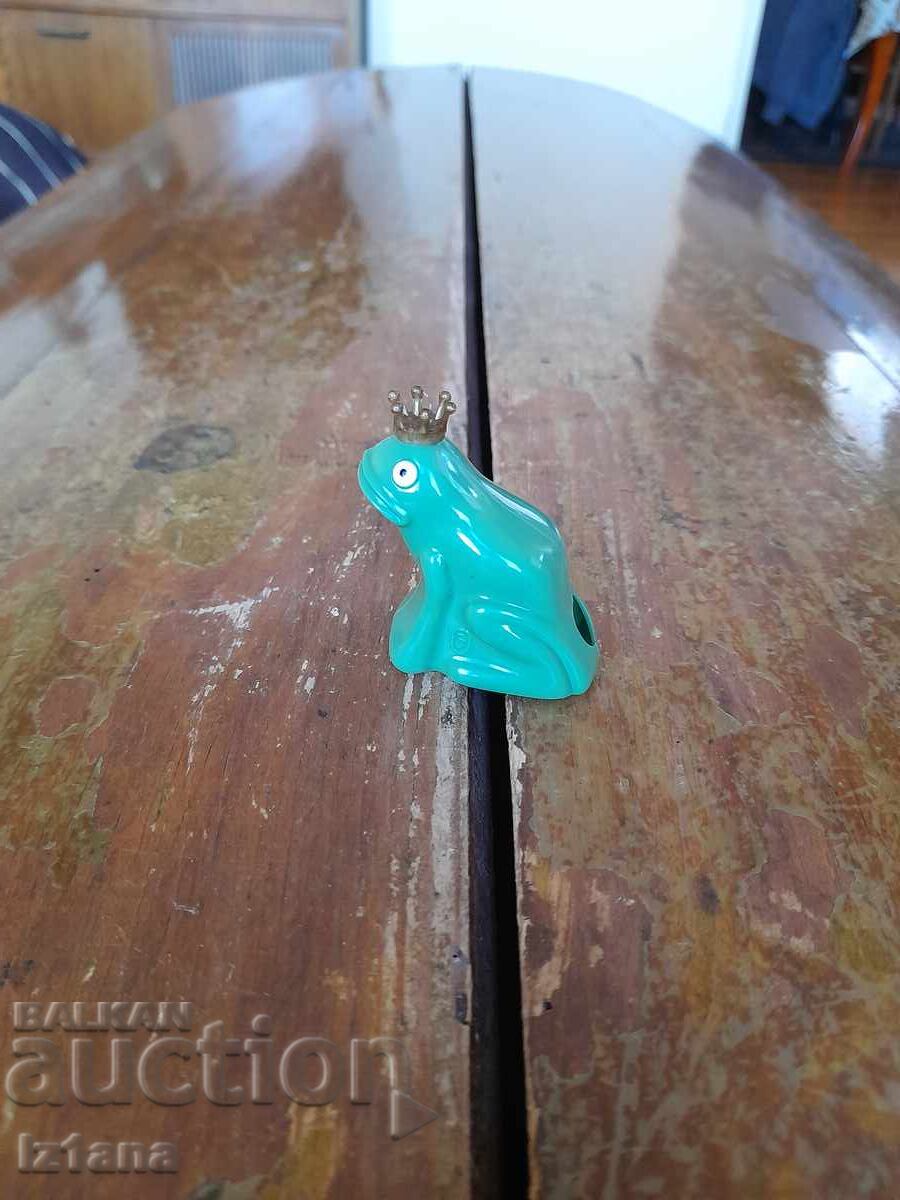 Licitație Ascuțitoare veche Broască