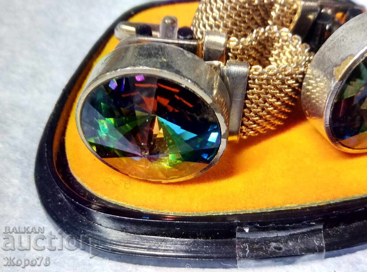 Πολύτιμα ΕΠΙΧΡΥΣΩΜΕΝΑ ΜΑΝΙΚΕΤΟΚΟΥΜΠΙΑ MADE in GDR με ΚΡΥΣΤΑΛΛΑ RIVOLI με τιμή 50.00 BGN | € 25.56