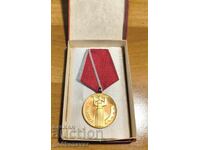 ОРДЕН, МЕДАЛ 25 ГОДИНИ НАРОДНА ВЛАСТ ! Кутия !