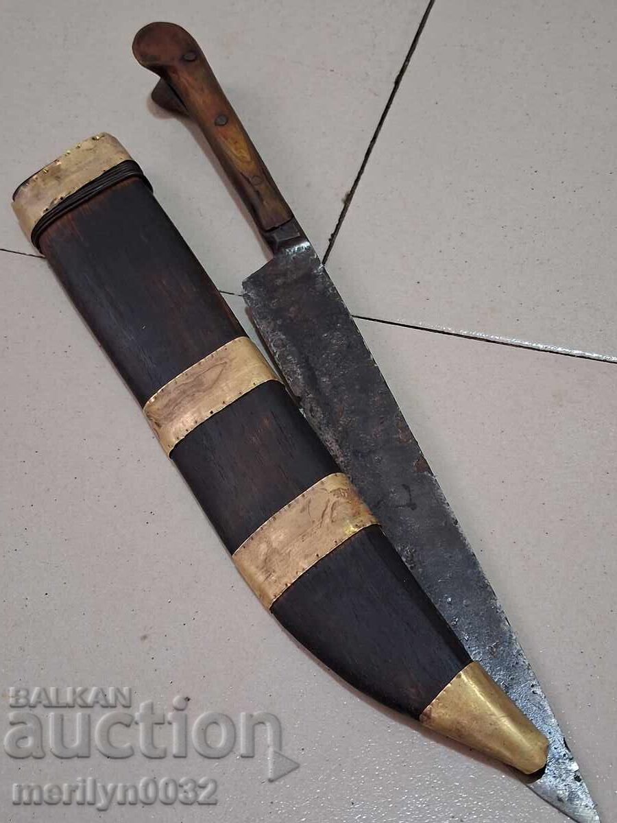 Karaculak with sheath knife, buffalo horn