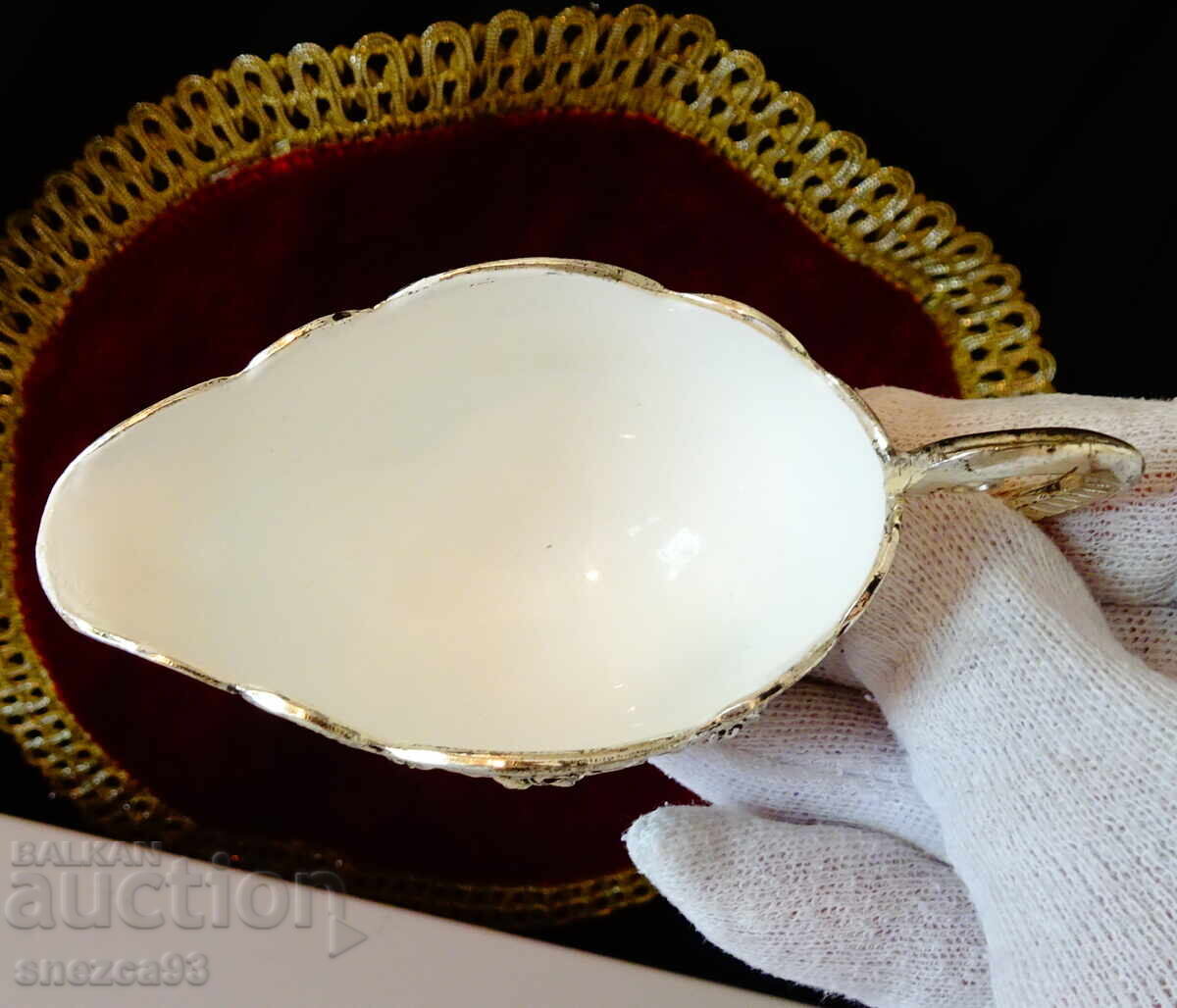 Auction Silver-plated jug, roses, baroque Auction Silver-plated jug, roses, baroque