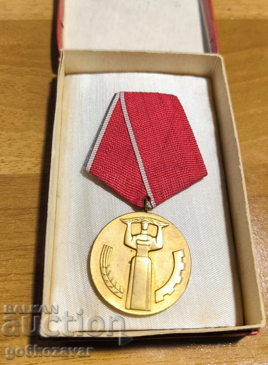 ORDER, MEDAL 25 YEARS OF PEOPLE'S POWER! Box O, booklet! with price 9.90 BGN | € 5.06