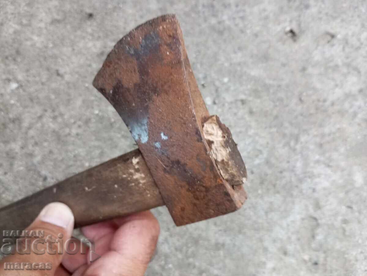 Auction  An old small axe