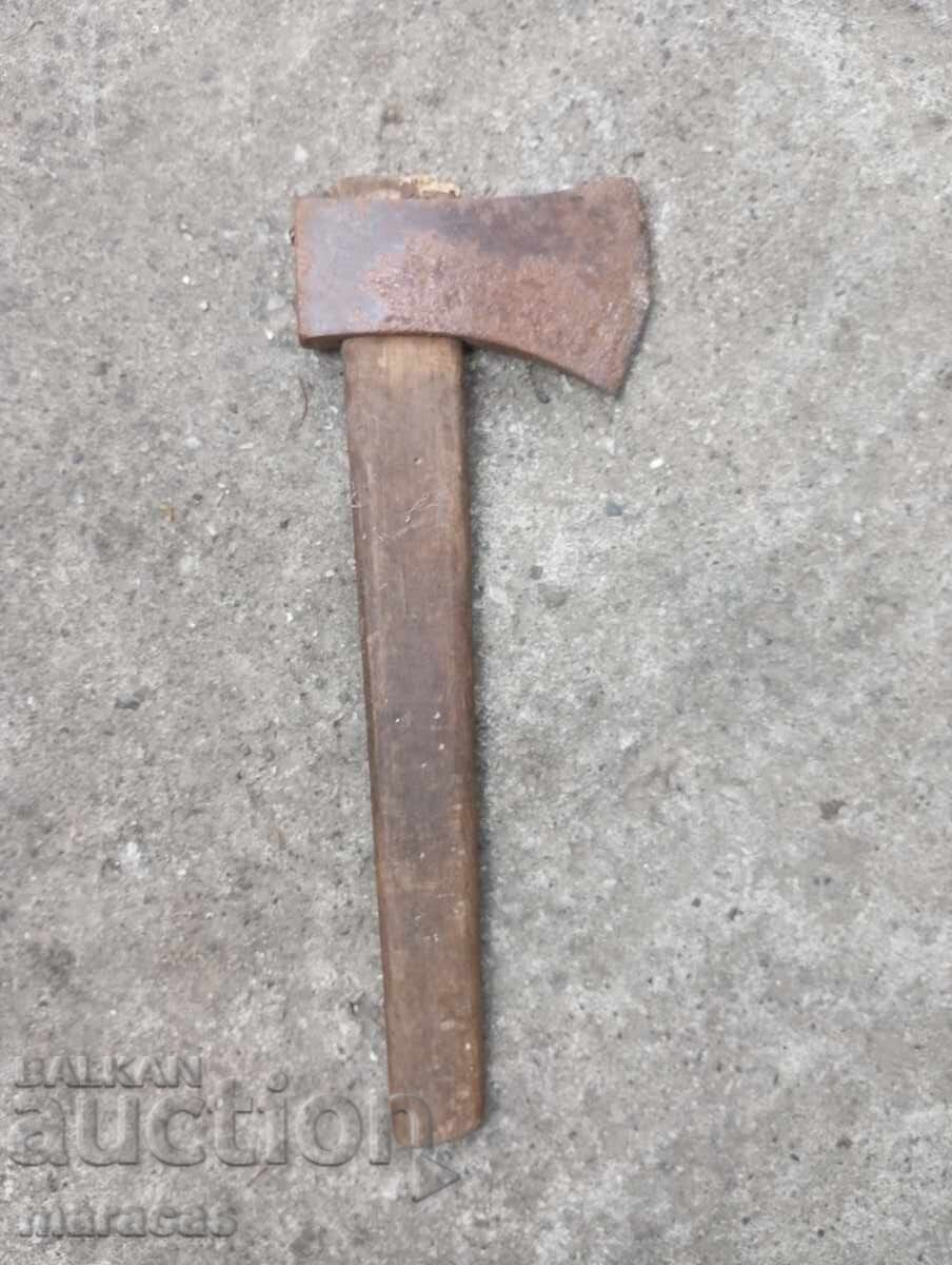 Стара малка брадва