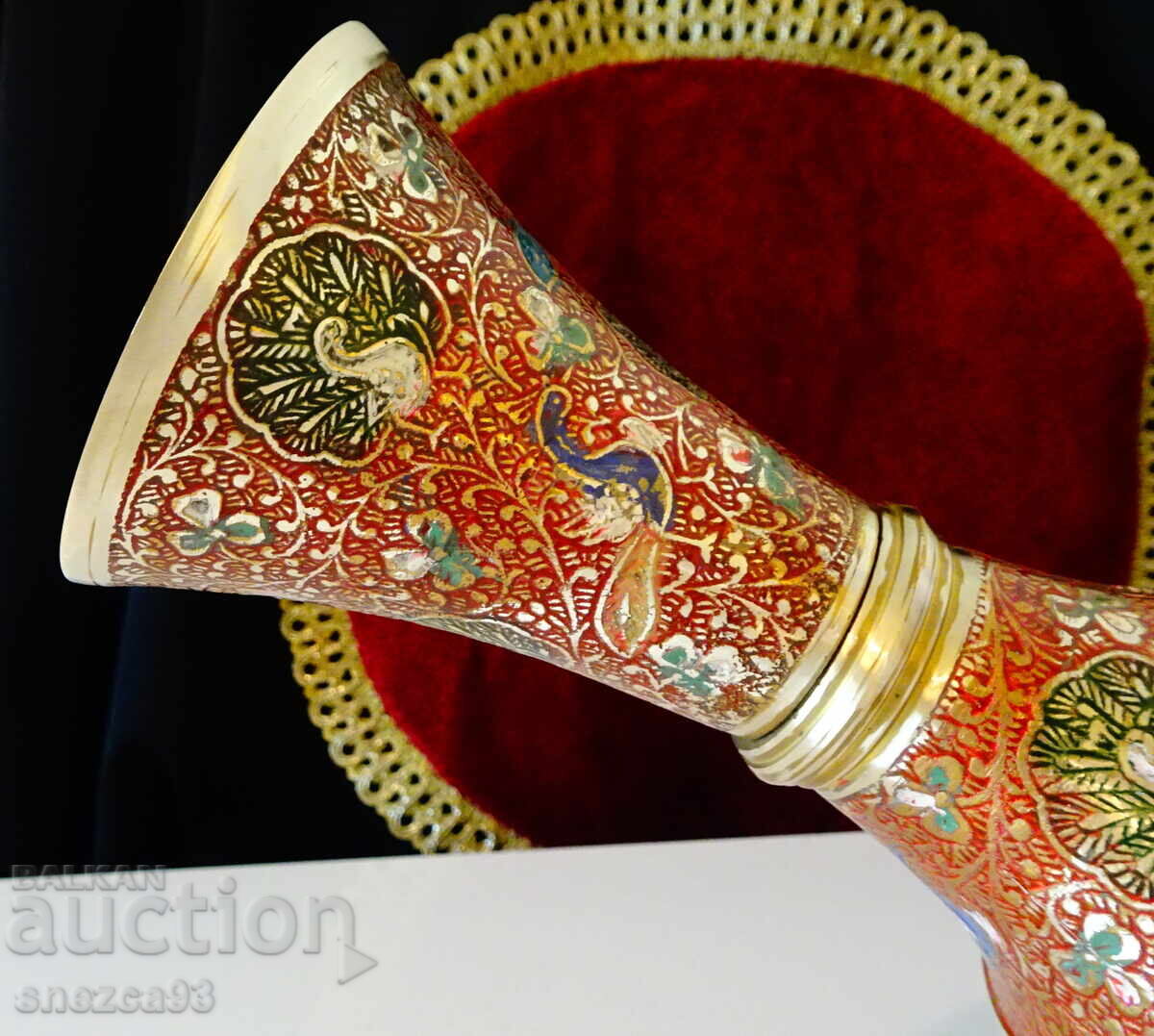 Аукцион Приказна бронзова ваза,цветен клетъчен емайл,пауни,цветя.