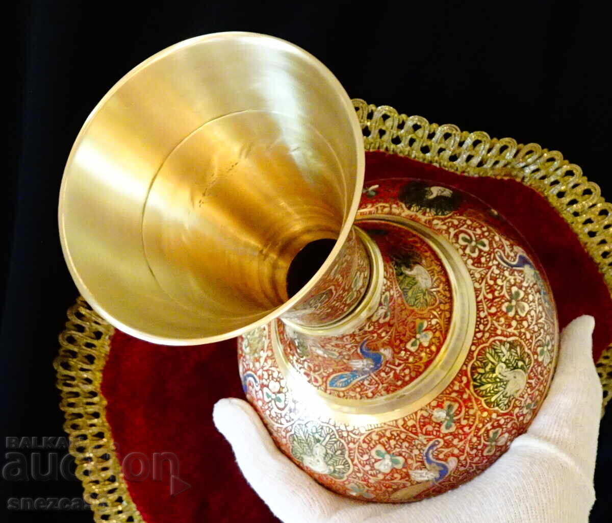 Доставка на Приказна бронзова ваза,цветен клетъчен емайл,пауни,цветя.