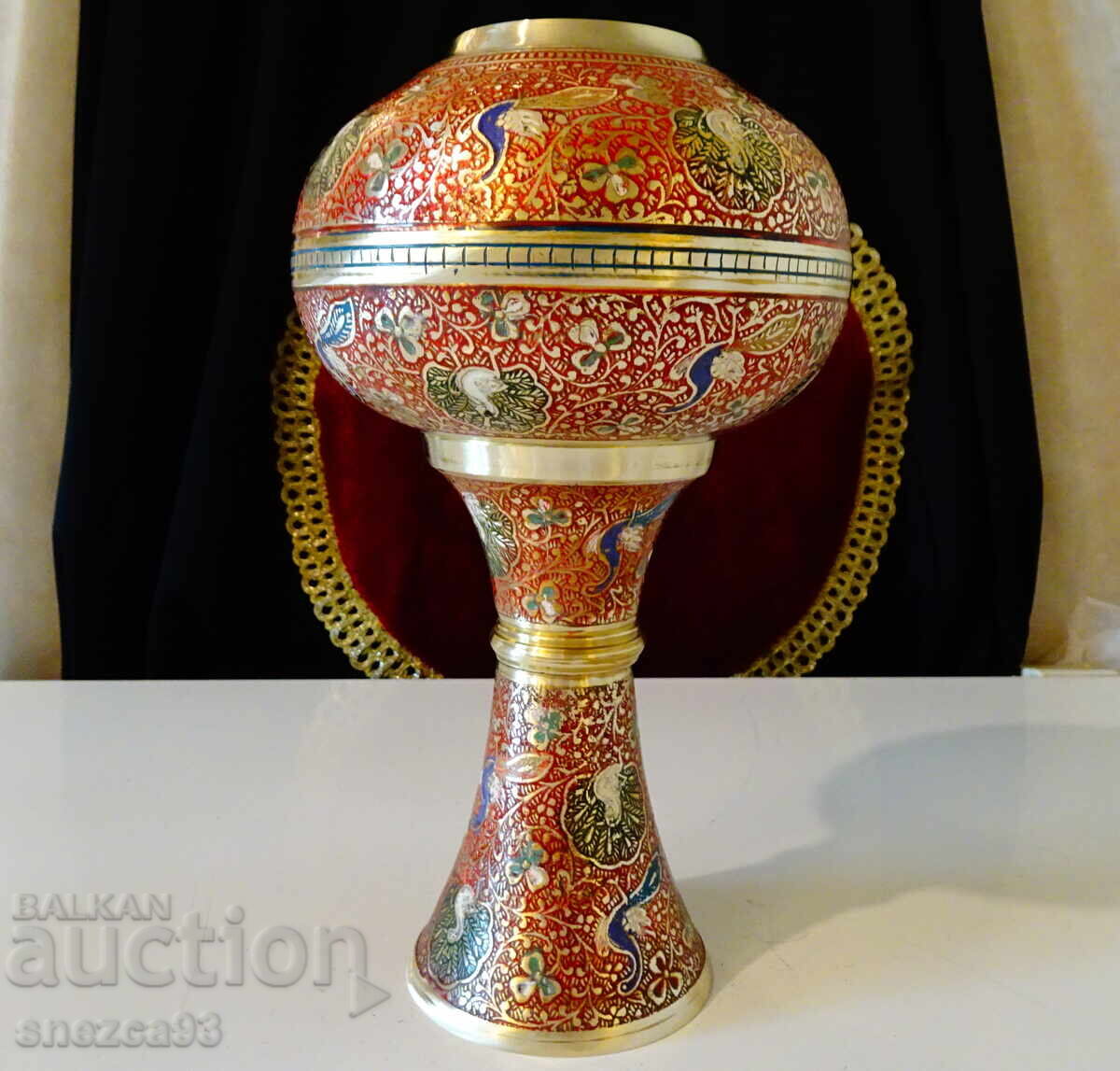 Приказна бронзова ваза,цветен клетъчен емайл,пауни,цветя. - 7