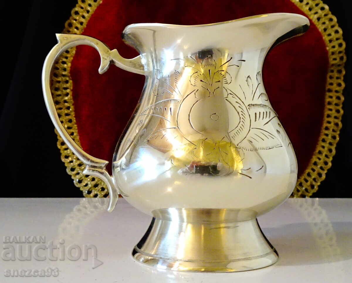 Παράδοση Λαμπερή μπρούτζινη κανάτα, κανατάκι, μπαρόκ