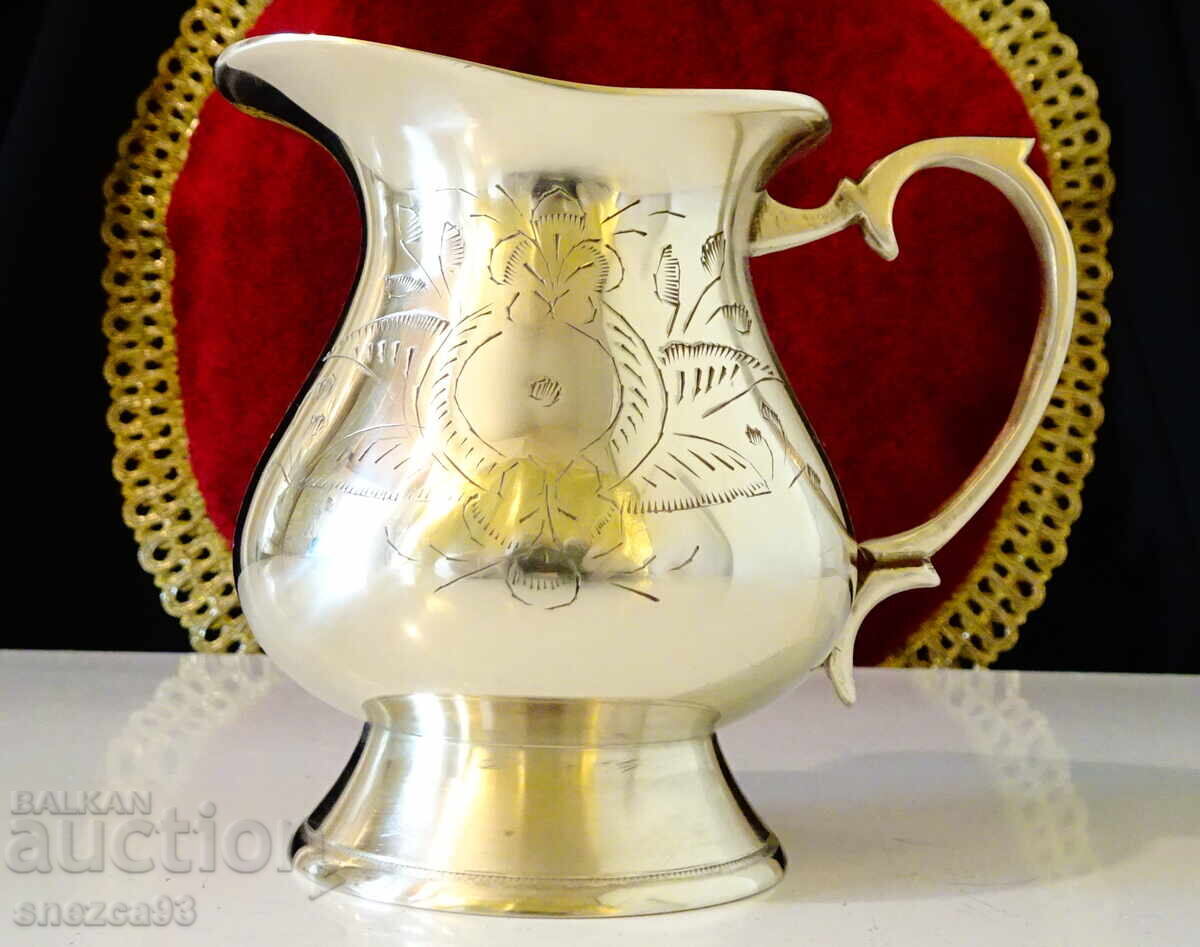 Λαμπερή μπρούτζινη κανάτα, κανατάκι, μπαρόκ