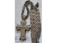 Cruce mare cu lănțișor - nu sunt argintate